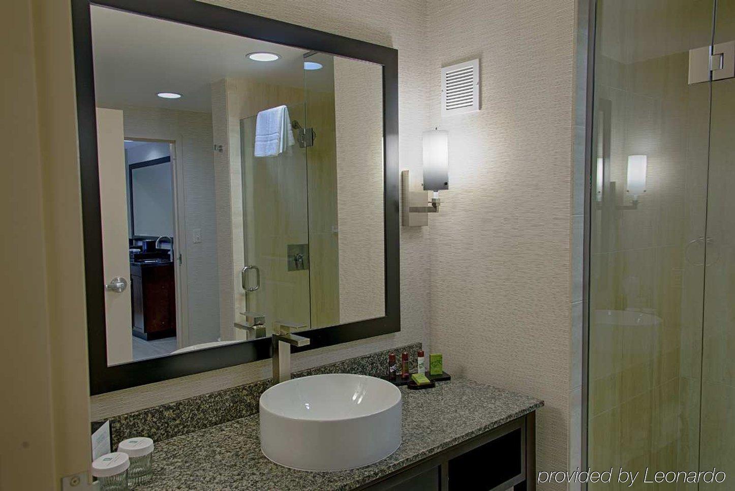 Embassy Suites By Hilton Newark Airport Elizabeth Exterior foto